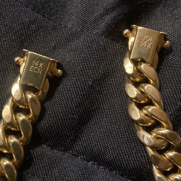Cuban chain link and bracelet 81.4 both   61.4 the chain and 20. The bracelet - Picture 2 of 5